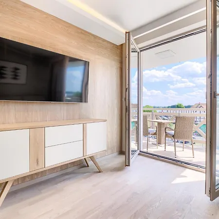 Apartment Park - *